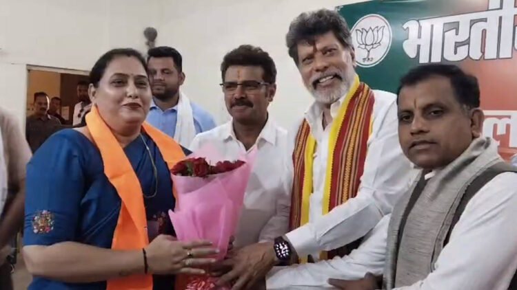 जगदलपुर में कांग्रेस को बड़ा झटका, महिला महामंत्री समेत कई कार्यकर्ता BJP में शामिल