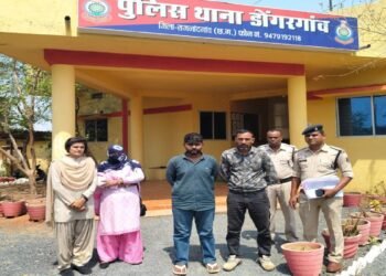 “गाड़ी जब्त होगी” कहकर मांगे पैसे, पुलिस ने दबोचे फर्जी अधिकारी