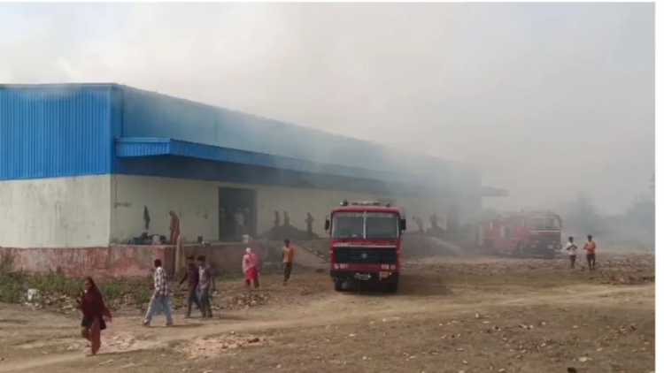 जगदलपुर के तेंदूपत्ता गोदाम में लगी भीषण आग, दमकल की टीम मौके पर जुटी