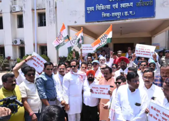 रायपुर में कांग्रेस का हल्लाबोल: स्वास्थ्य सुविधाओं की बदहाली पर CMO कार्यालय का घेराव