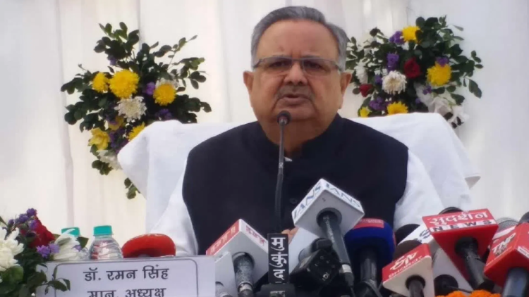 विधानसभा अध्यक्ष डॉ. रमन सिंह ने काफिले में 4 गाड़ियां घटाईं, PM नरेंद्र मोदी की अपील का असर