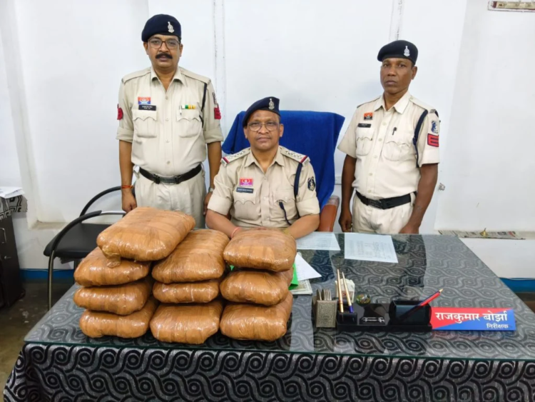 हीराकुंड एक्सप्रेस के AC कोच में छिपा था 10 किलो गांजा, रायगढ़ GRP की बड़ी कार्रवाई