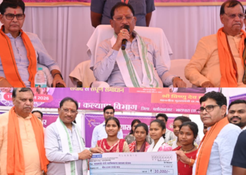 करहीबाजार समाधान शिविर में मुख्यमंत्री ने दी विकास कार्यों की सौगात, विभिन्न योजनाओं के हितग्राहियों से किया संवाद