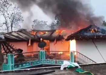 महासमुंद में आकाशीय बिजली का कहर: किसान की मौत, खपरैल घर में लगी आग