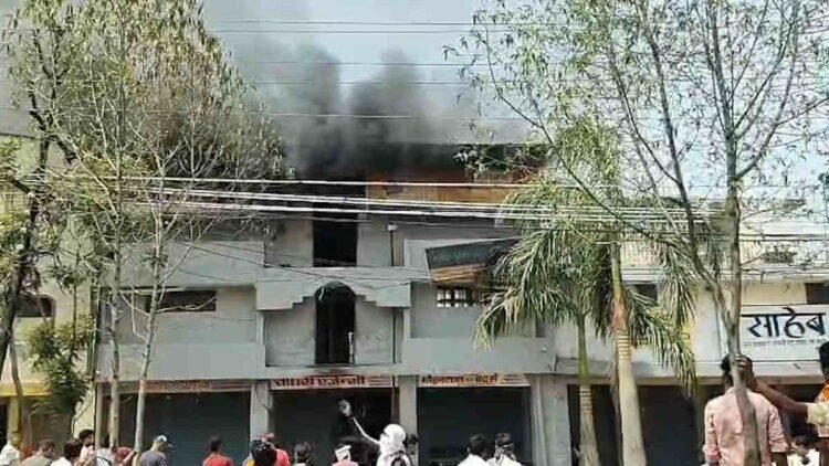 बिलासपुर में खाद्य तेल की थोक दुकान में भीषण आग, लाखों का सामान जलने की आशंका