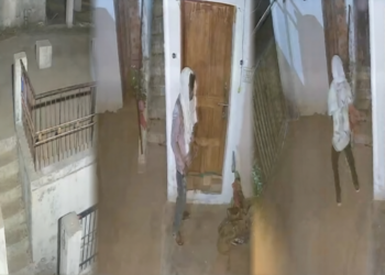 डोंगरगढ़ में बेखौफ चोर: CCTV में कैद, छत के रास्ते घर में घुसपैठ