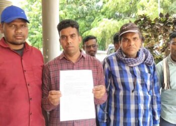 सुरक्षा गार्डों का हंगामा: सिविल सर्जन पर मनमानी और नोटिस देने का आरोप