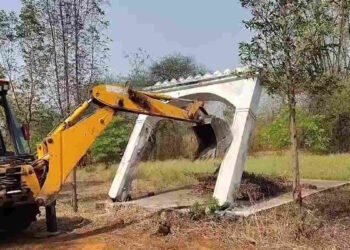 मनगट्टा में 150 एकड़ की अवैध प्लाटिंग पर चला बुलडोजर, प्रशासन की बड़ी कार्रवाई