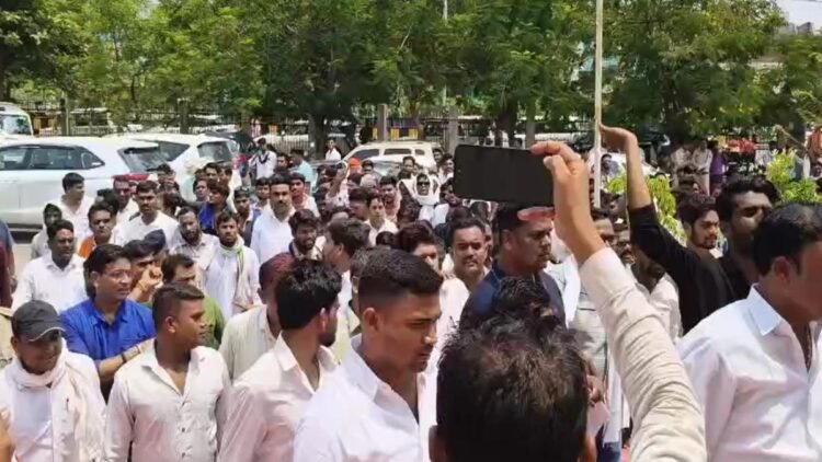 थाने के सामने मारपीट के आरोप पर भड़का सतनामी समाज, भारी पुलिस बल तैनात