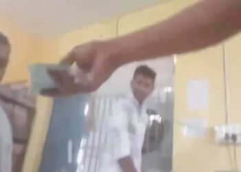 धान खरीदी केंद्र में कथित वसूली का वीडियो वायरल, किसानों ने लगाए गंभीर आरोप