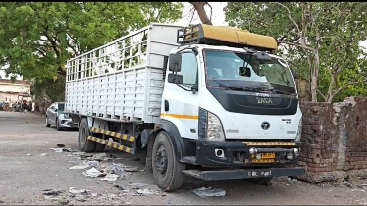 तखतपुर में GST विभाग की बड़ी कार्रवाई, लोहे से भरा वाहन जब्त