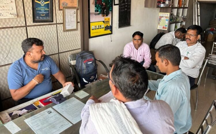खाद की कालाबाजारी पर प्रशासन सख्त, 7 दुकानदारों के लाइसेंस सस्पेंड