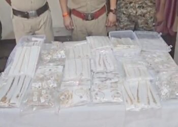 महासमुंद में बड़ी कार्रवाई, कार से 9.27 करोड़ के सोने के आभूषण जब्त