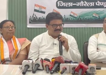 ‘कांग्रेस ने चूड़ियां नहीं पहन रखी’, चरणदास महंत को लेकर बजरंग दल की चेतावनी पर भड़के विधायक अटल श्रीवास्तव
