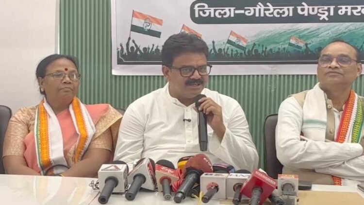 ‘कांग्रेस ने चूड़ियां नहीं पहन रखी’, चरणदास महंत को लेकर बजरंग दल की चेतावनी पर भड़के विधायक अटल श्रीवास्तव