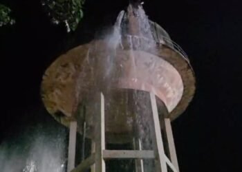 प्यासे शहर में पानी की बर्बादी! गौरेला में टंकी से झरने की तरह बहा हजारों लीटर पानी