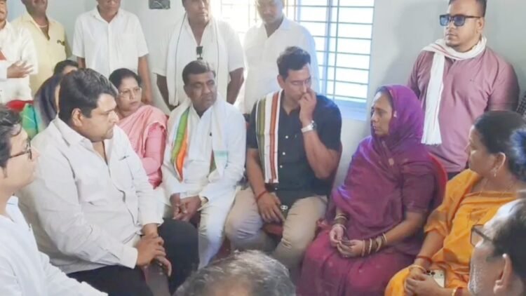बढ़ते अपराधों पर सियासी संग्राम, फूलबासन यादव से मुलाकात के बाद गरजे देवेंद्र यादव