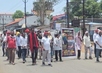 बीजापुर शिक्षक आत्महत्या मामला: तेलंगा समाज का प्रदर्शन, 6 मांगों को लेकर सरकार को चेतावनी