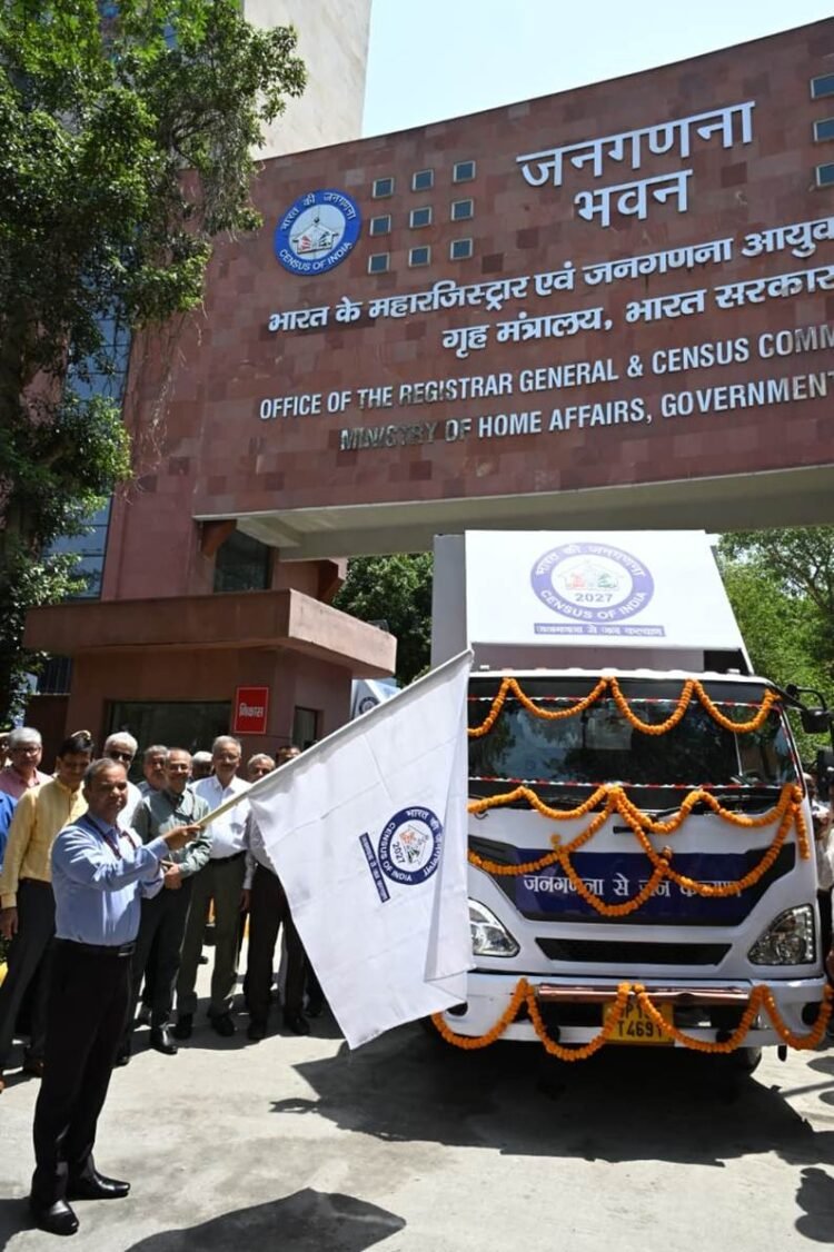 जनगणना 2027 के लिए जागरूकता अभियान तेज, दिल्ली में वैन को हरी झंडी