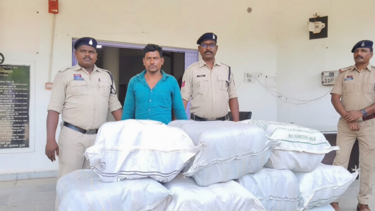 आम के ट्रे में छिपा करोड़ों का गांजा: जशपुर पुलिस की बड़ी कार्रवाई, तस्कर गिरफ्तार