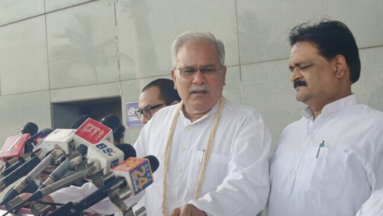 कर्नाटक में सत्ता परिवर्तन पर छत्तीसगढ़ में सियासत तेज, BJP पर बरसे भूपेश बघेल