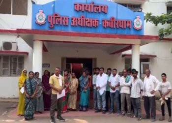 कवर्धा में महिला सरपंच विवाद गरमाया, ग्रामीणों ने एसपी ऑफिस पहुंचकर की शिकायत