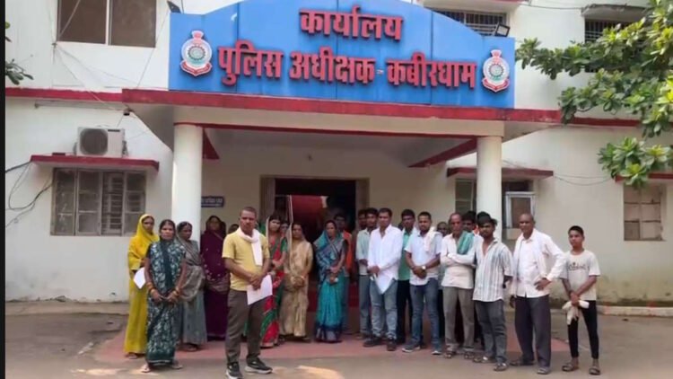 कवर्धा में महिला सरपंच विवाद गरमाया, ग्रामीणों ने एसपी ऑफिस पहुंचकर की शिकायत