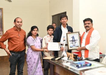 इसरो के युविका कार्यक्रम के लिए चयनित अभिषेक से मिले उप मुख्यमंत्री विजय शर्मा, दी शुभकामनाएं