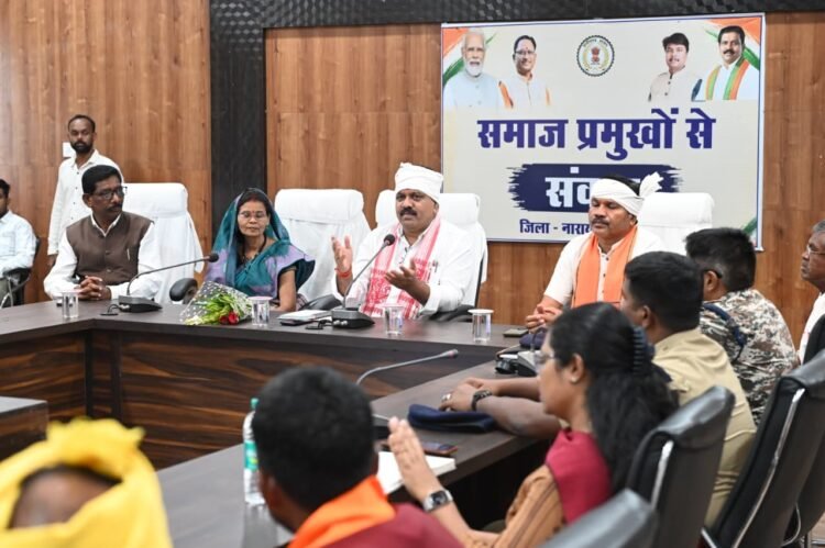 नारायणपुर में सर्व आदिवासी समाज प्रमुखों की बैठक,उप मुख्यमंत्री शर्मा ने कहा-नक्सल मुक्त बस्तर के नव निर्माण में समाज निभाए अग्रणी भूमिका
