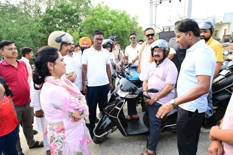 स्कूटी से शहर का निरीक्षण करने निकले उप मुख्यमंत्री अरुण साव,निर्माण कार्यों में गुणवत्ता और समय-सीमा सुनिश्चित करने के निर्देश