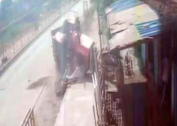 रायगढ़ बायपास पर तेज रफ्तार ट्रैक्टर का कहर, ट्रक और दो बाइक को मारी टक्कर; 3 घायल