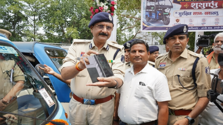 रायपुर में ऑटो-ई-रिक्शा हुए हाईटेक, QR कोड अभियान के दूसरे चरण की शुरुआत