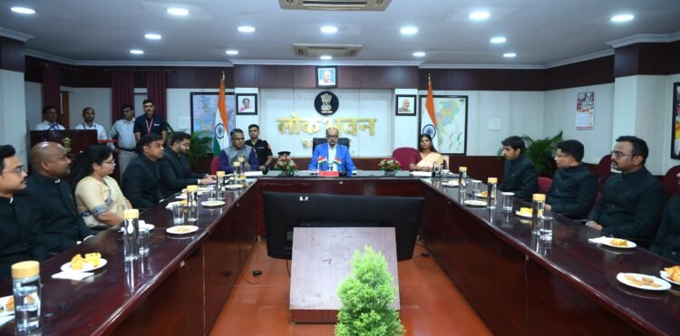 पर्यावरण संरक्षण और जलवायु परिवर्तन जैसी वैश्विक चुनौतियों से निपटने में वन अधिकारियों की महत्वपूर्ण भूमिका-राज्यपाल रमेन डेका