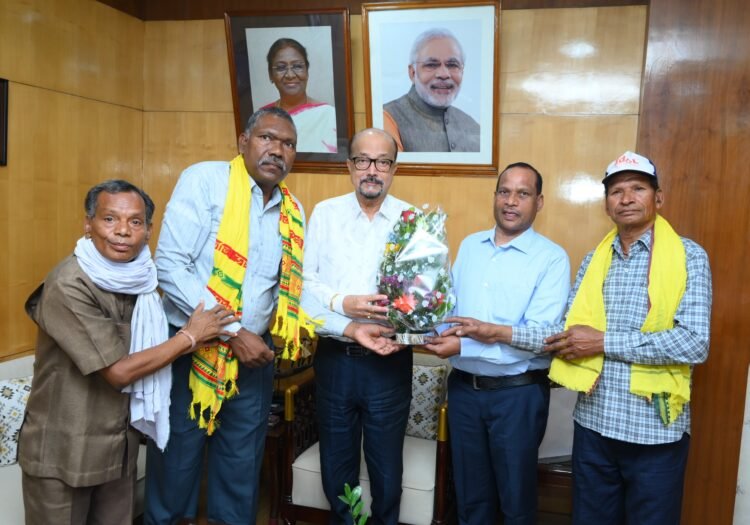 राज्यपाल डेका से अखिल भारतीय गोंड़वाना गोंड़ महासभा के पदाधिकारियों ने की सौजन्य भेंट