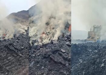 धधकता रहा कोयला स्टॉक, आग बुझाने में जुटे SECL के टैंकर और डोजर
