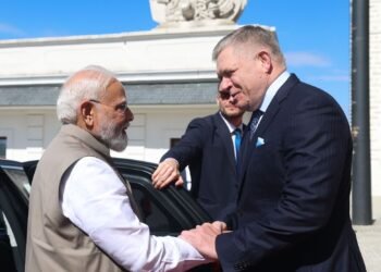 स्लोवाकिया दौरे पर पीएम मोदी, AI, रक्षा और टेक्नोलॉजी सहयोग को मिली नई रफ्तार