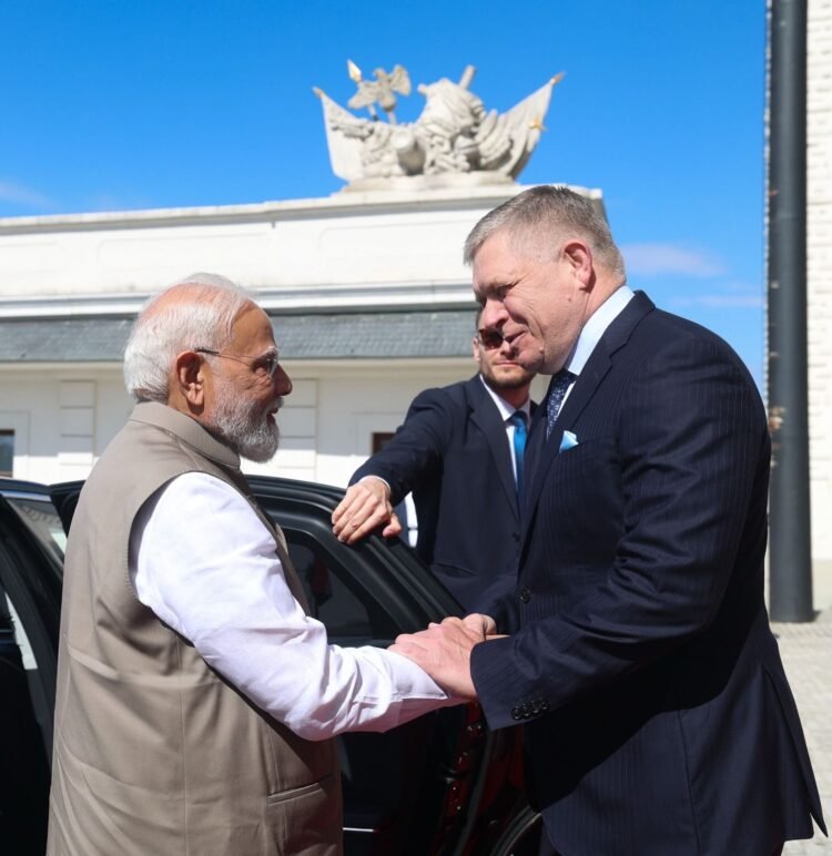 स्लोवाकिया दौरे पर पीएम मोदी, AI, रक्षा और टेक्नोलॉजी सहयोग को मिली नई रफ्तार