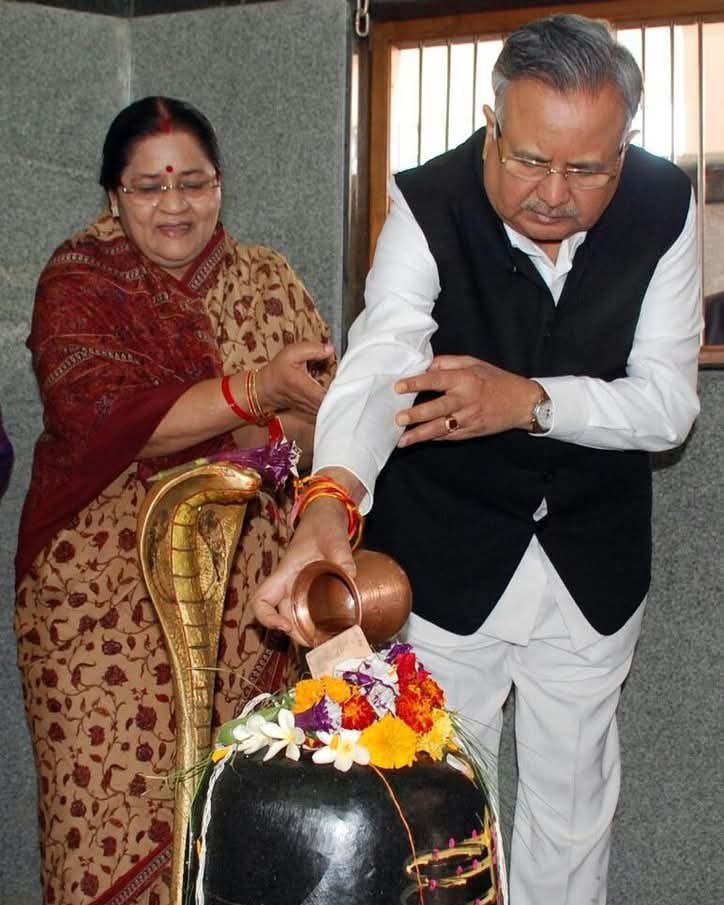 मुख्यमंत्री विष्णु देव साय ने डॉ. रमन सिंह और वीणा सिंह को दी 47वीं वैवाहिक वर्षगांठ की शुभकामनाएं