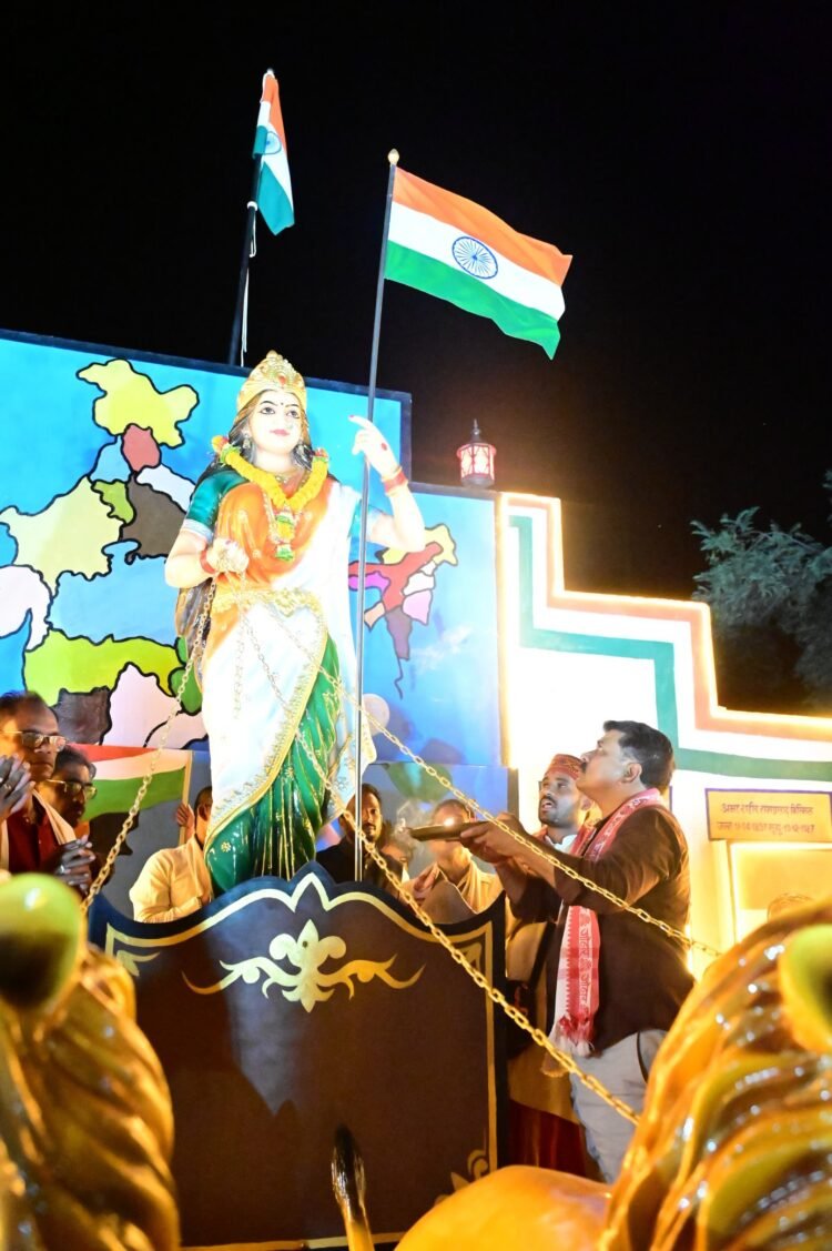 उप मुख्यमंत्री विजय शर्मा ने भारत माता की प्रतिमा एवं भव्य शहीद स्मारक का किया लोकार्पण,कहा-नेउरगाँव खुर्द में ग्रामीणों ने पेश की आपसी एकता की मिसाल