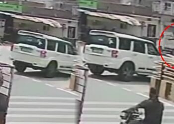 रौंगटे खड़े कर देगा कांकेर हादसे का वीडियो, कार से टकराकर कई फीट उछला युवक