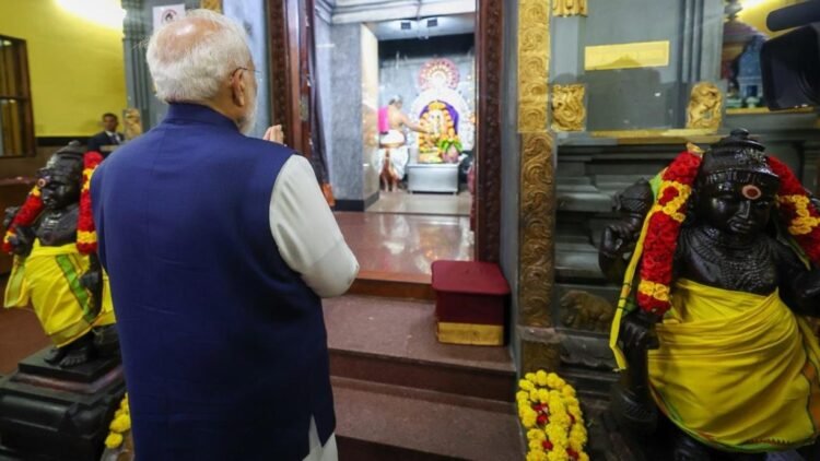 पीएम मोदी ने विक्टोरिया में अरुल मिहु नवशक्ति विनायक मंदिर में पूजा-अर्चना की