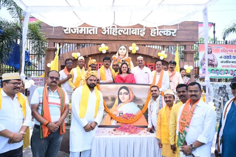 देवी अहिल्याबाई होल्कर जयंती पर रायपुर में श्रद्धांजलि, जनप्रतिनिधियों ने किया नमन