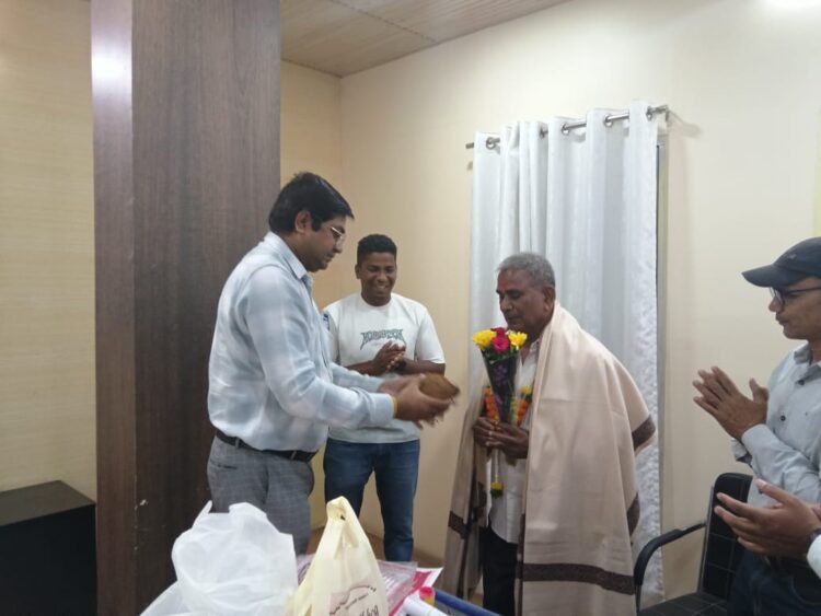 32 वर्षों की सेवा के बाद मानिकराम बघेल सेवानिवृत्त, निगम जोन-10 में हुआ सम्मान