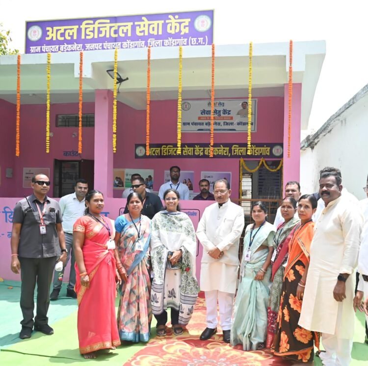 मुख्यमंत्री ने अटल डिजिटल सुविधा केंद्र का किया निरीक्षण, ग्रामीणों से लिया योजनाओं के प्रभाव का फीडबैक