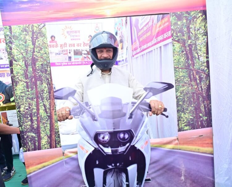 सुशासन तिहार में सामुदायिक पुलिसिंग को मिली नई मजबूती, मुख्यमंत्री ने हेलमेट पहनकर दिया सड़क सुरक्षा का संदेश, ‘उन्नयन’ पुस्तिका का किया विमोचन
