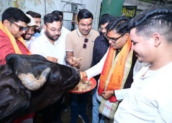 जन्मदिवस के अवसर पर वित्त मंत्री ओपी चौधरी ने की गौ-सेवा, संरक्षण के प्रयासों को सराहा, रायगढ़ के सेठ किरोड़ीमल गौशाला पहुंचे वित्त मंत्री, कहा-गौवंश की सुरक्षा हमारी सांस्कृतिक व सामाजिक जिम्मेदारी