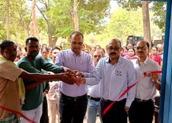 एनएमडीसी सीएसआर एवं सिविल, बचेली ने ग्राम पंचायत बेनपाल में किया नवनिर्मित कलामंच व डोमशेड का उद्घाटन