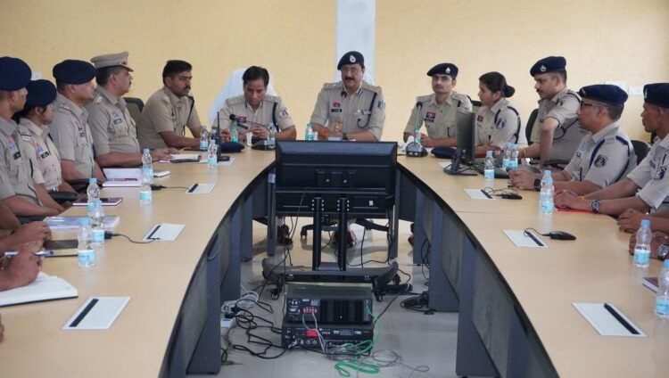 रायपुर कमिश्नरेट में पदस्थ 60 प्रशिक्षु उप निरीक्षकों का रायपुर कमिश्नर डॉ संजीव शुक्ला ने किया मार्गदर्शन