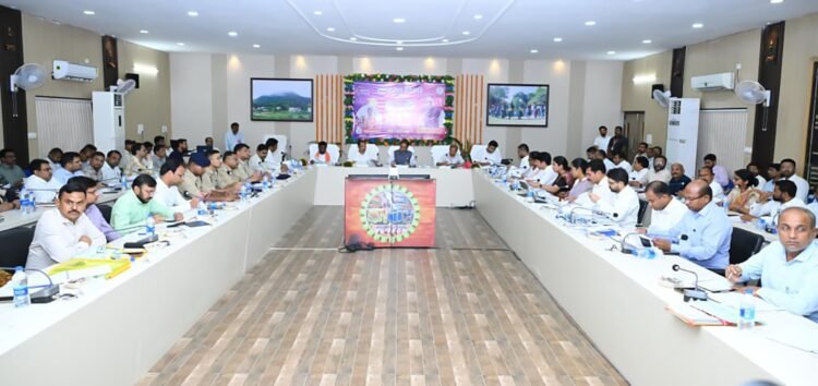 सुशासन तिहार 2026 के अंतर्गत कांकेर में चार जिलों की समीक्षा: मुख्यमंत्री साय ने जनकल्याणकारी योजनाओं के प्रभावी क्रियान्वयन और जनसेवा पर दिया जोर