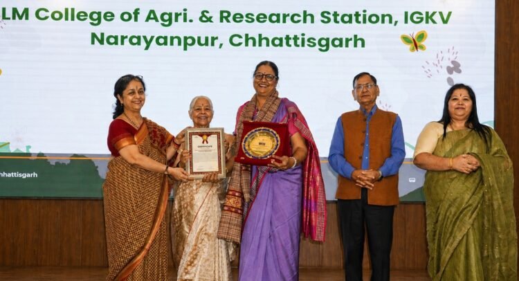 लिंगो मुदियाल कृषि महाविद्यालय नारायणपुर को मिला ‘पर्यावरण चैंपियन अवार्ड 2026’